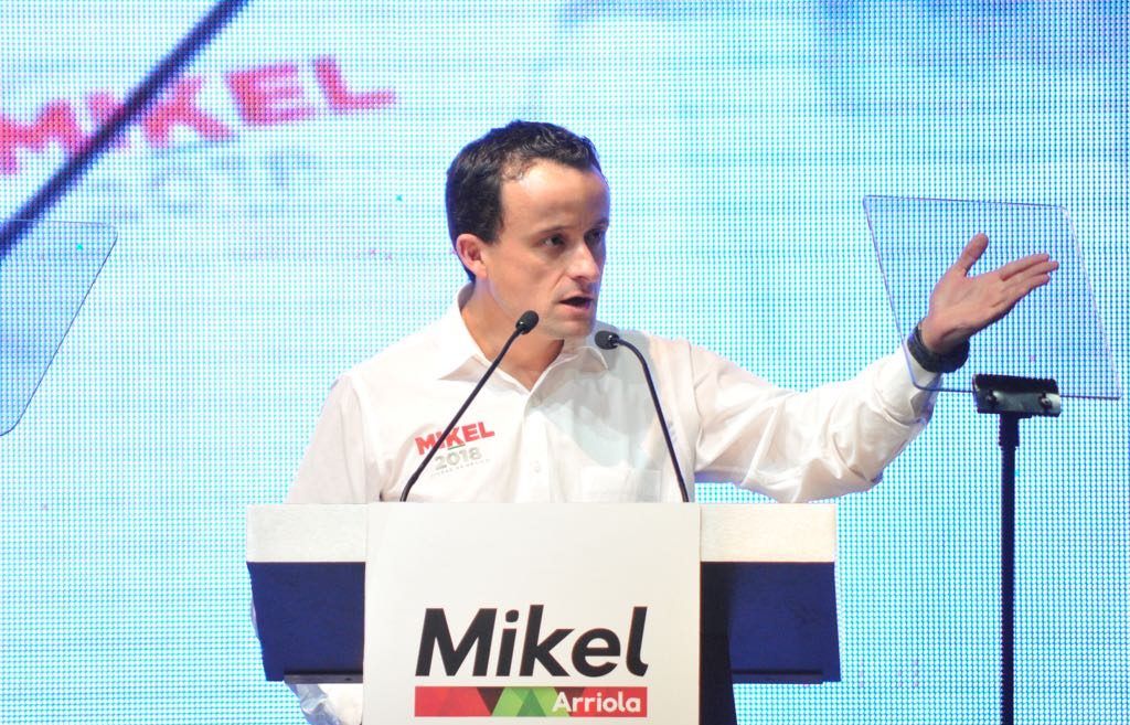 Arriola reitera que está en contra de familias homoparentales