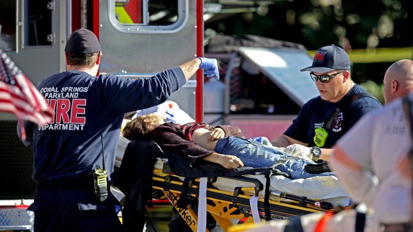 Aprueban ley en Florida para que maestros porten armas en escuelas - parkland-