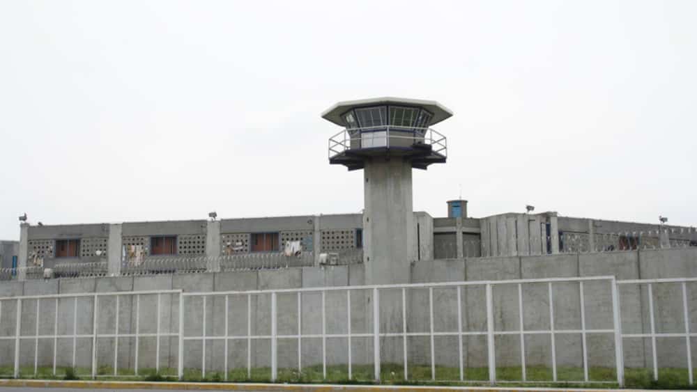 Trasladan 160 reos del penal de Santa Martha al Reclusorio Norte