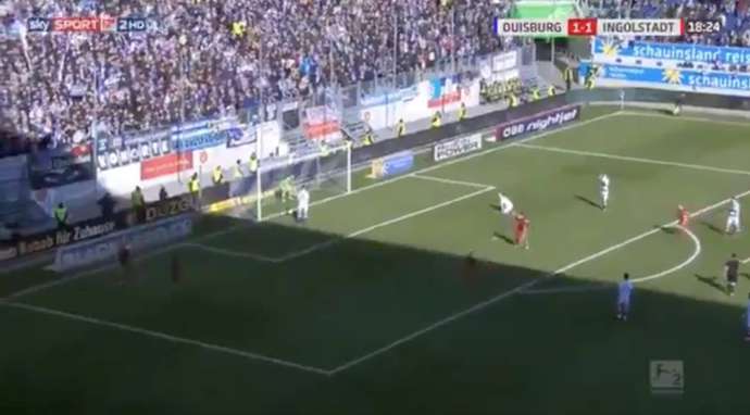 #Video Anotan gol mientras portero toma agua