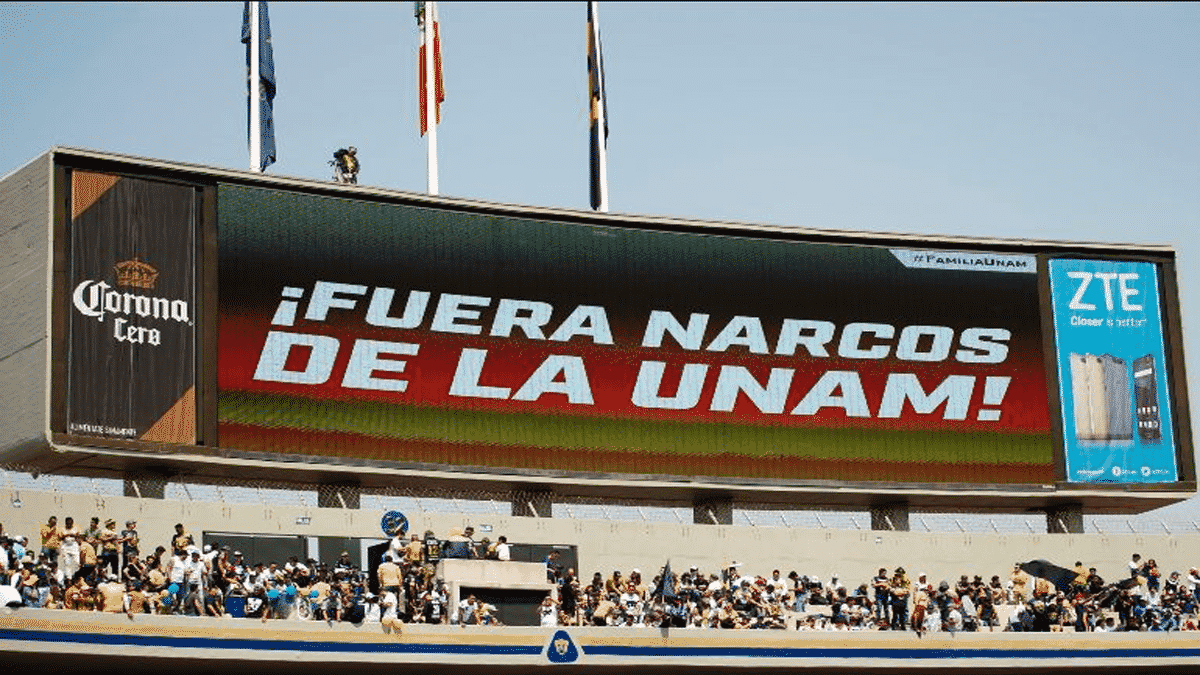 Jugadores de Pumas se negaron a usar manta contra narco