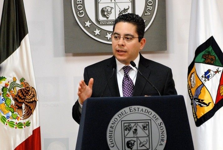 Liberan a exsecretario de Padrés el día siguiente a ser deportado