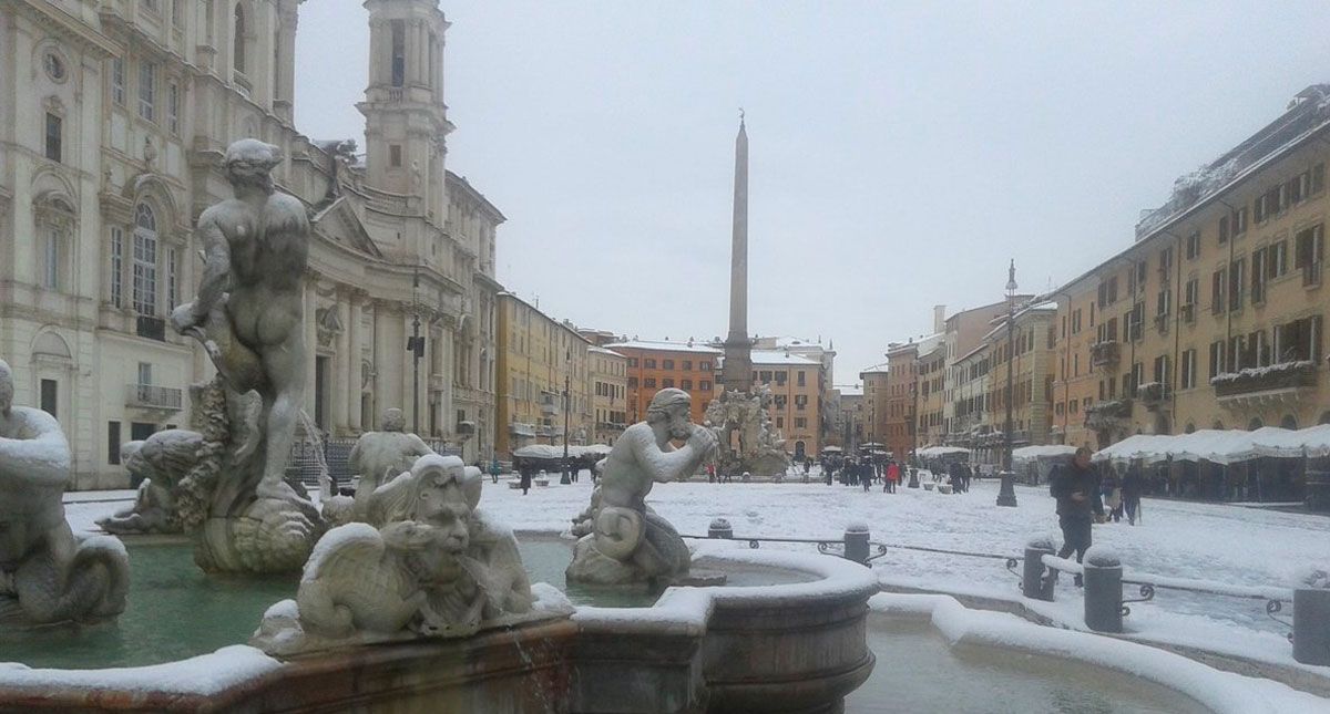 Inusual nevada cae sobre Roma
