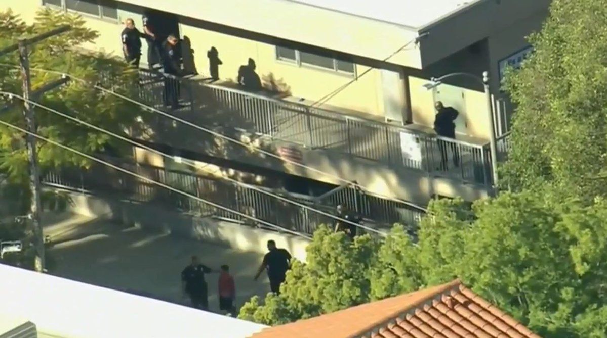 Tiroteo escolar deja dos heridos de bala en Los Ángeles Tiroteo escolar deja dos heridos de bala en Los Ángeles