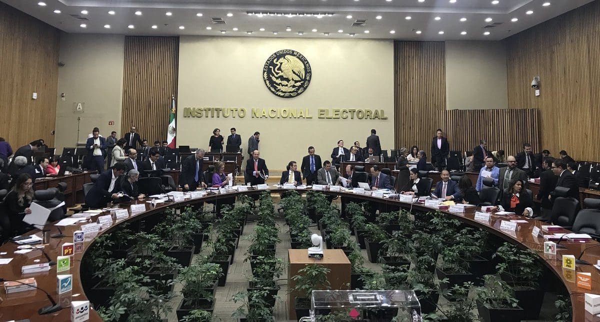 INE sanciona desplegado difundido contra Ricardo Anaya