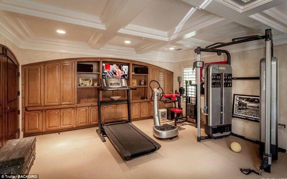 Charlie Sheen pone a la venta su mansión en Beverly Hills - sheen-11