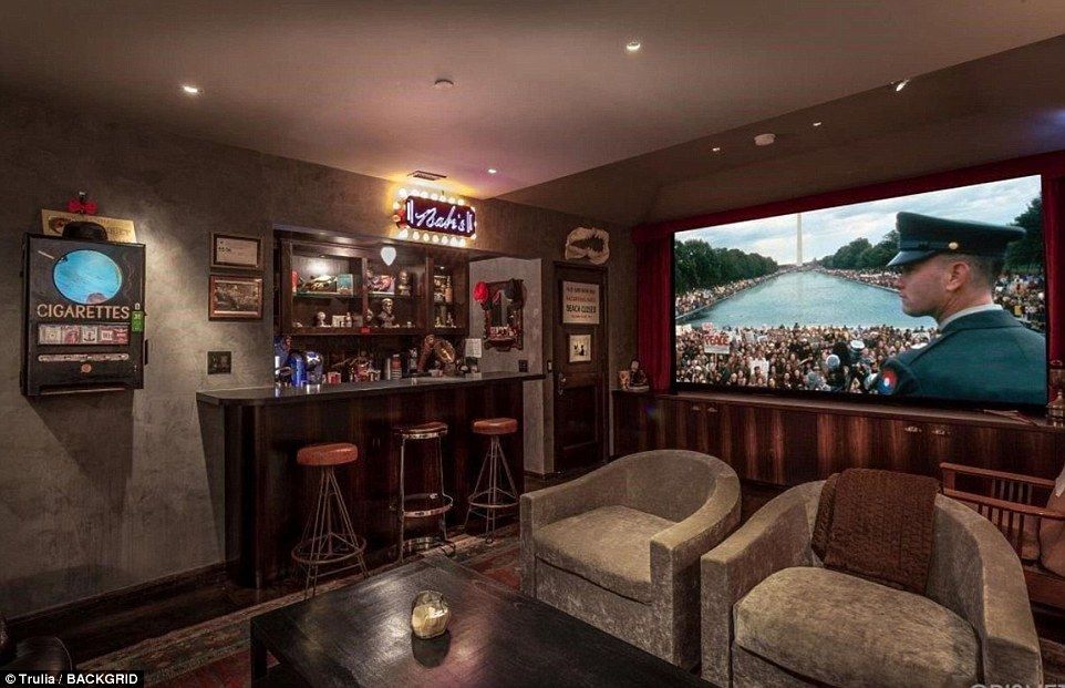 Charlie Sheen pone a la venta su mansión en Beverly Hills - sheen-13