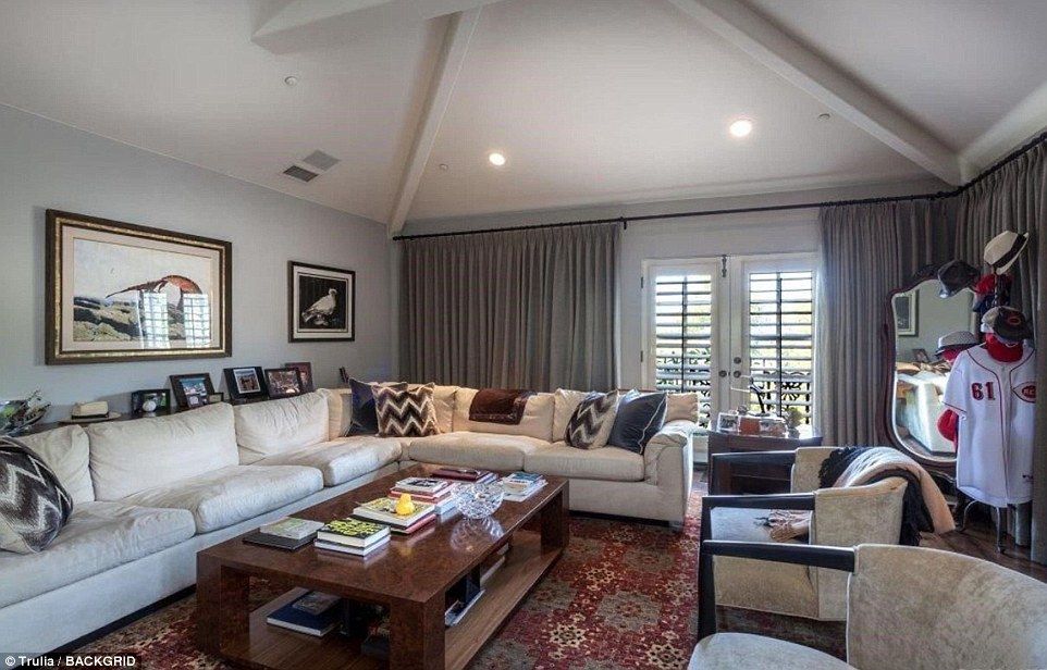 Charlie Sheen pone a la venta su mansión en Beverly Hills - sheen-9