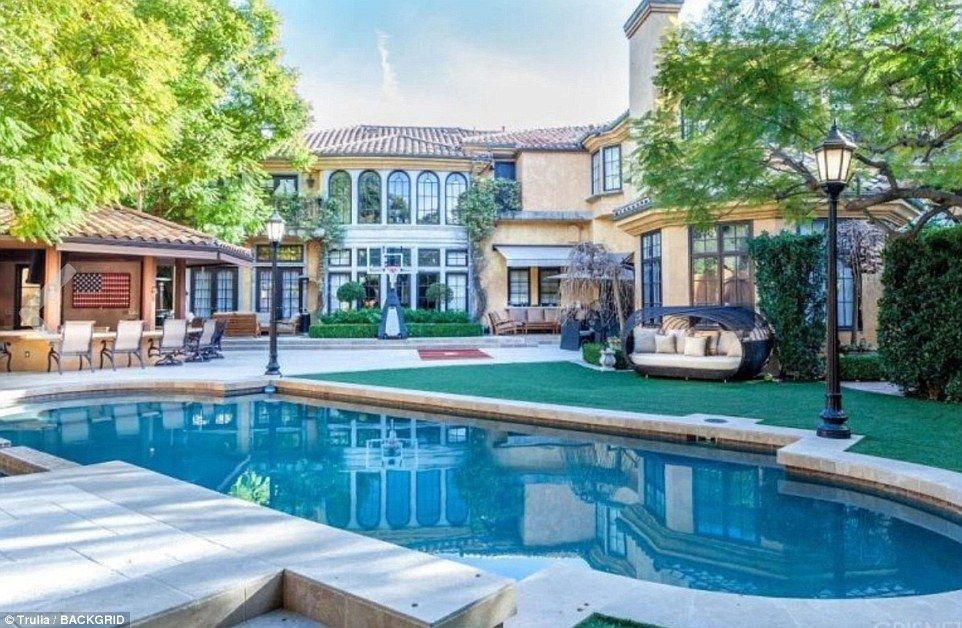 Charlie Sheen pone a la venta su mansión en Beverly Hills - sheen