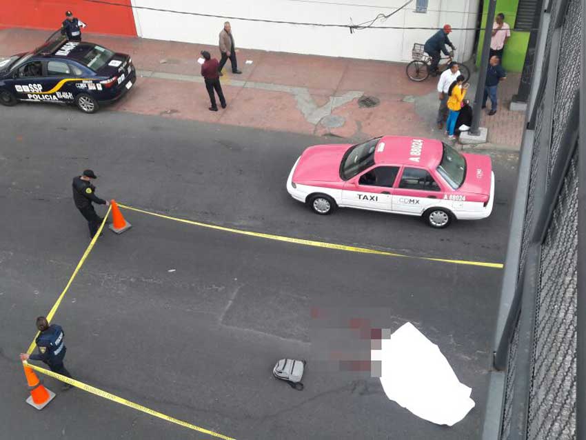 Muere mujer tras arrojarse de puente en Eje 3 Oriente Muere mujer tras arrojarse de puente en Eje 3 Oriente