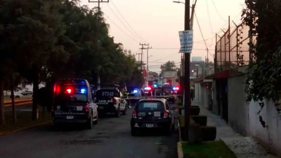 Policías abaten a presunto delincuente en Tecámac y detienen a dos más