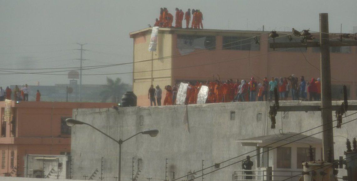 Se registra protesta en penales de Topo Chico y Apodaca