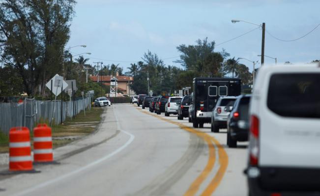 Detienen a conductor armado antes de ingresar a Mar-a-Lago