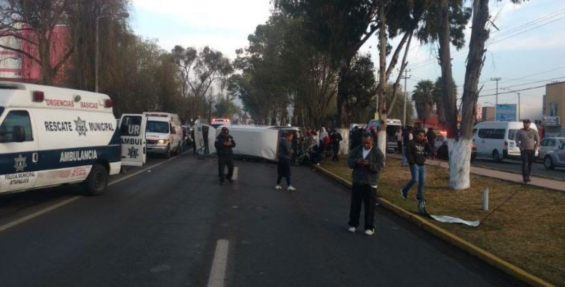 Volcadura en Ixtapaluca deja nueve lesionados