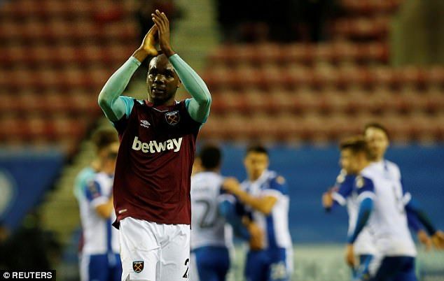West Ham suspende a director de contrataciones acusado de racismo