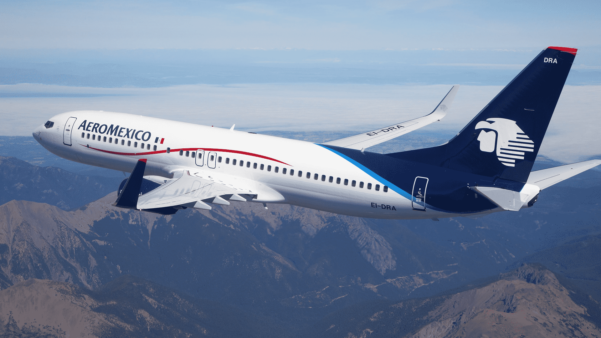 Aeroméxico despide a 60 sobrecargos por reajuste