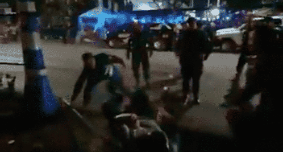 #Video Investigan agresión de policías tras concierto de Depeche Mode