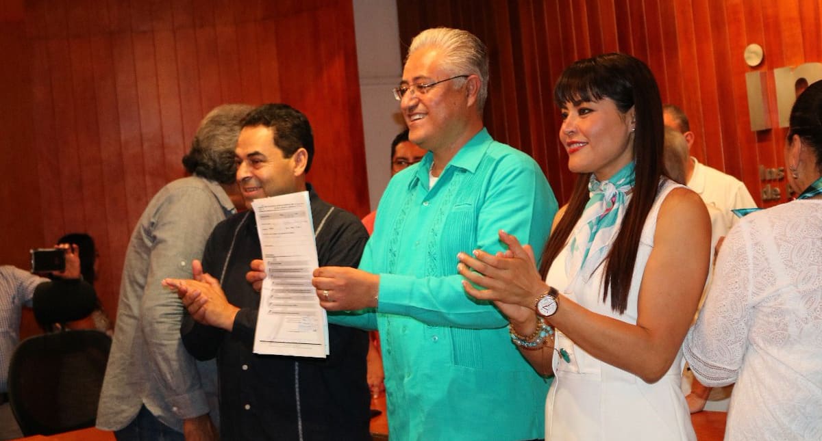 Alejandro Vera se registra como candidato para gobierno de Morelos