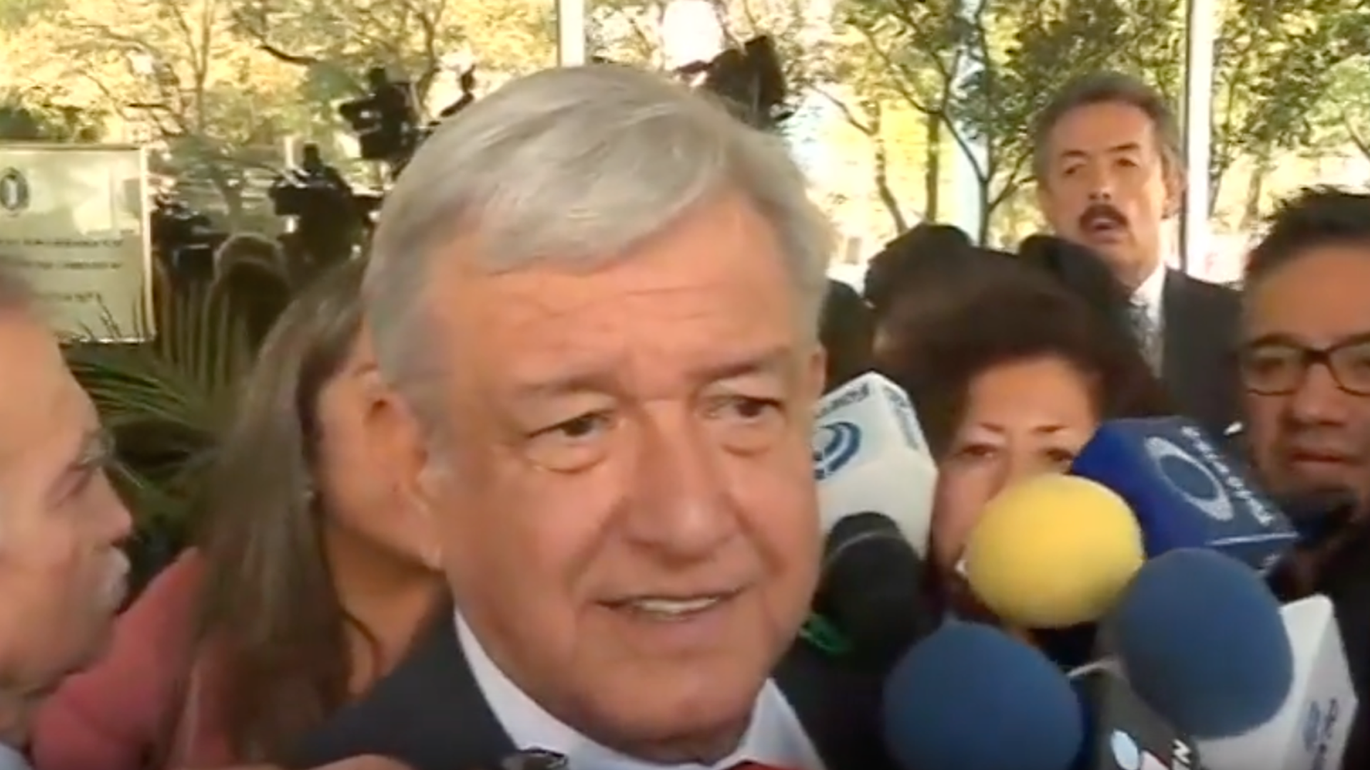 Vergonzoso que a meses de la elección entreguen contratos de miles de millones de pesos: AMLO