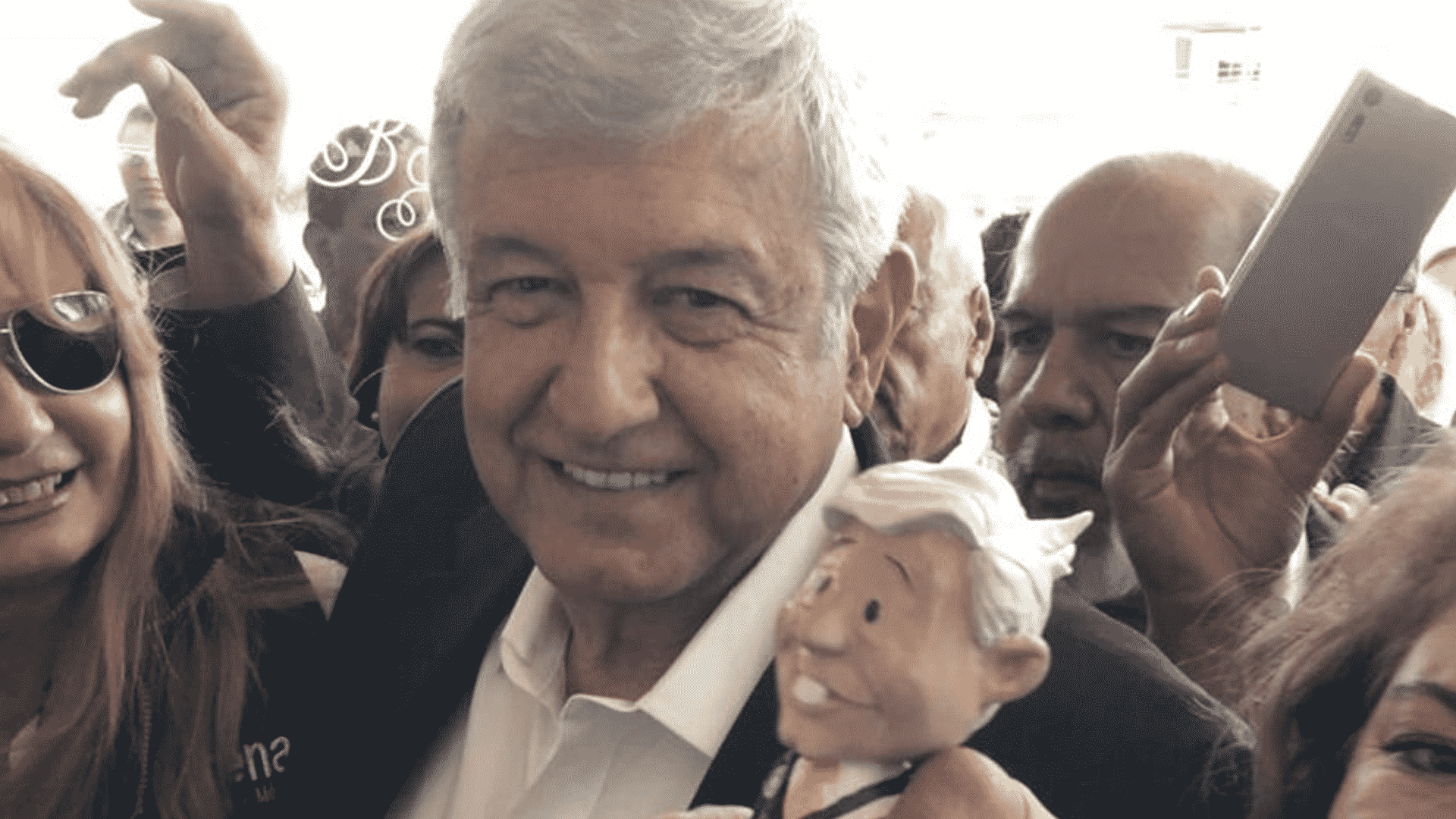 TEPJF desecha queja contra AMLO por actos anticipados de campaña