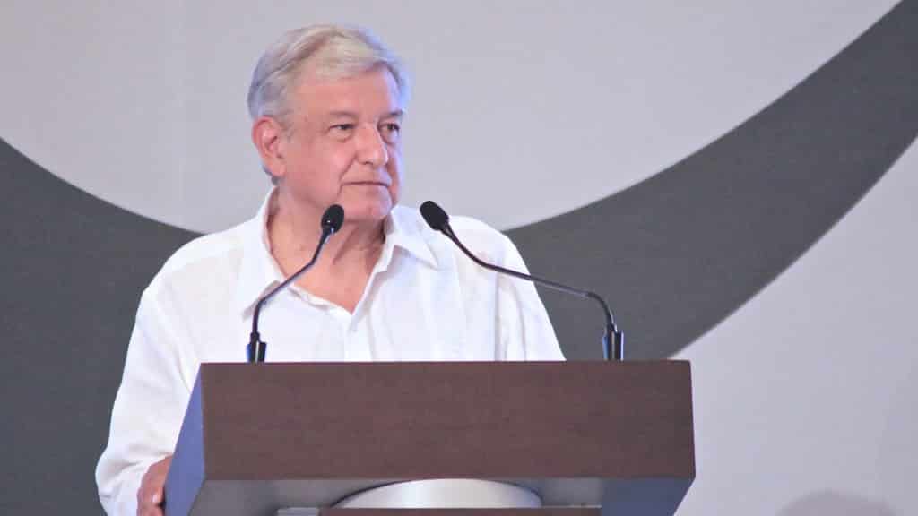 AMLO prepara amparos para evitar entrega de contratos de nuevo aeropuerto