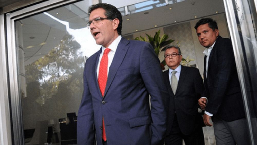 Ríos Piter asegura que sus firmas son “de carne y hueso”