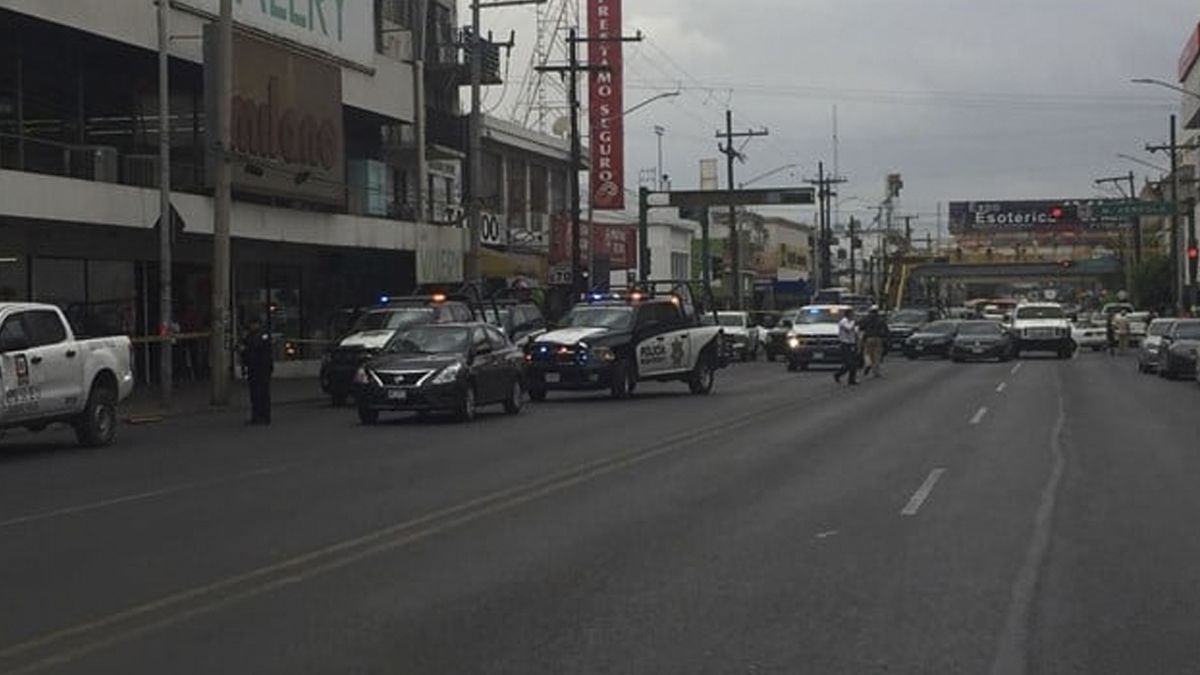 Asalto a camioneta de valores deja tres heridos en Monterrey
