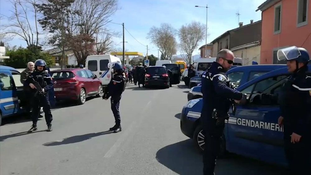 Tiroteo y toma de rehenes deja dos muertos en supermercado de Francia