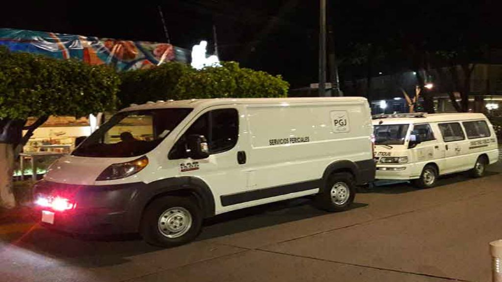 Hombre balea a su pareja en restaurante de Benito Juárez Hombre balea a su pareja en restaurante de Benito Juárez