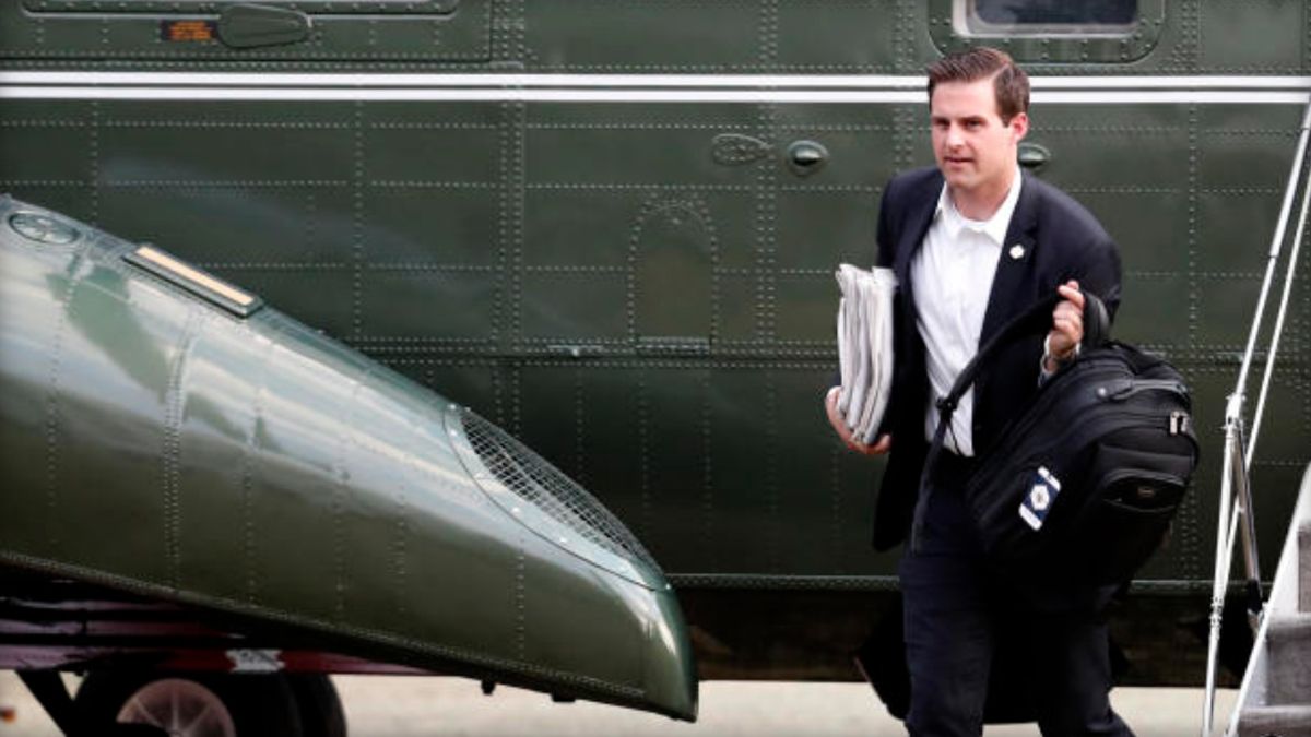 Trump despide a asistente personal. Se unirá a campaña de reelección