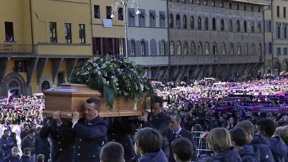 Miles despiden a Davide Astori en Florencia