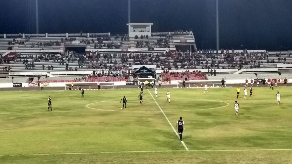 #Video Balaceras suspenden dos partidos de Segunda División en México