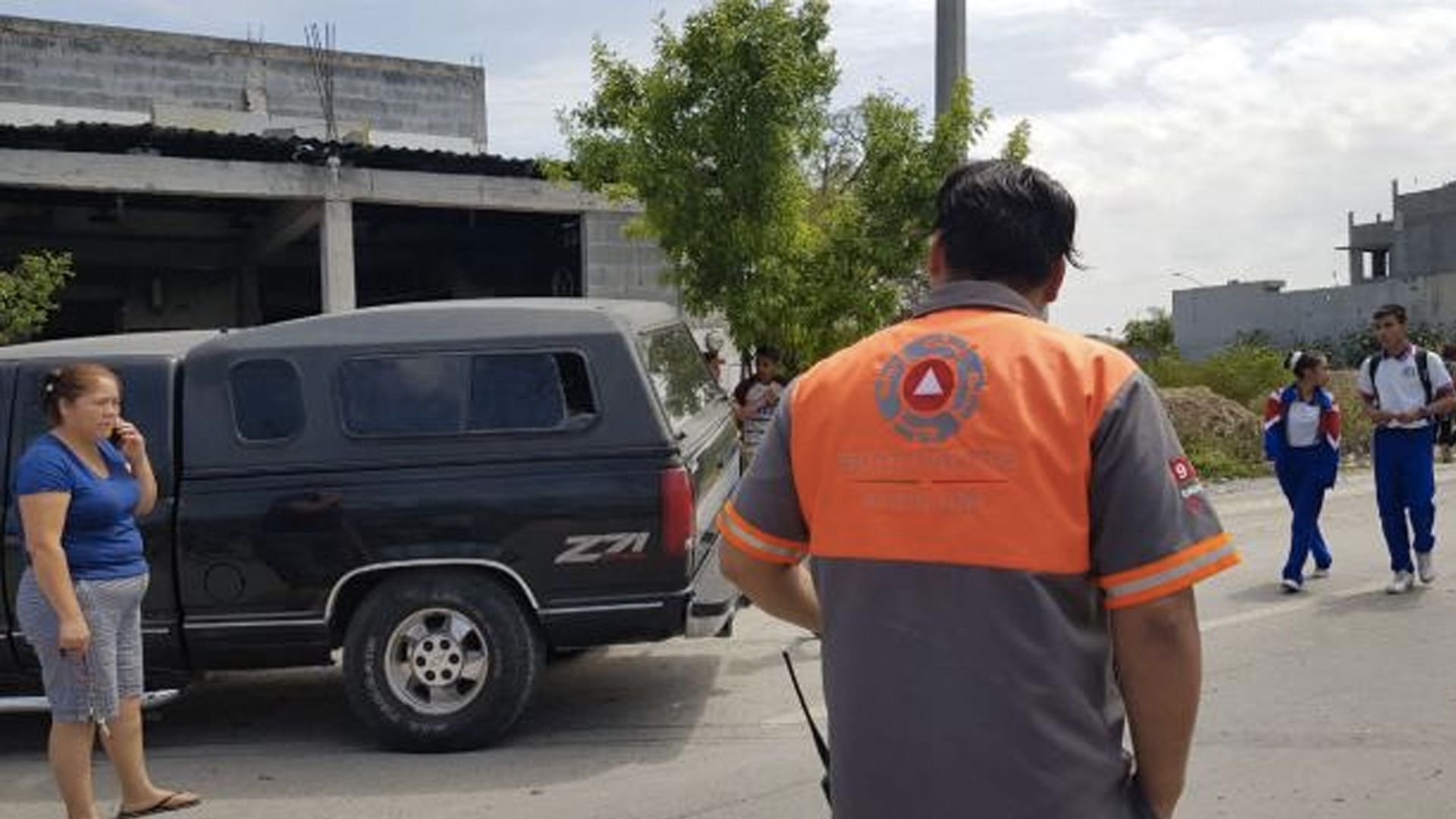 Camioneta atropella a tres adultos y dos bebés en Nuevo León