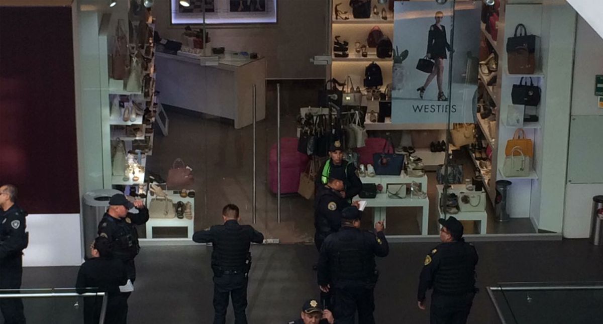 Muere mujer atacada a balazos en Reforma 222