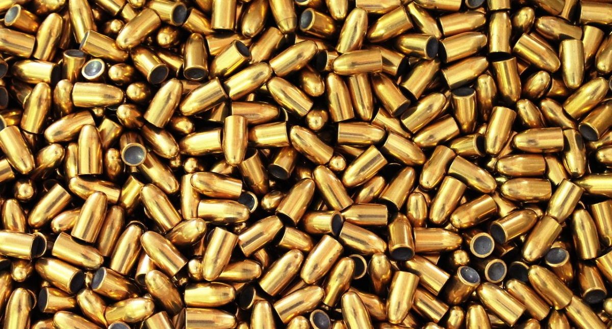 Aseguran más de mil cartuchos útiles en el AICM