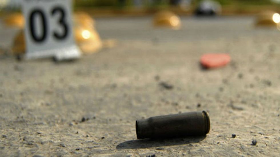 Asesinan a dos agentes de la Fiscalía estatal en Sinaloa - balas-casquillos-escena