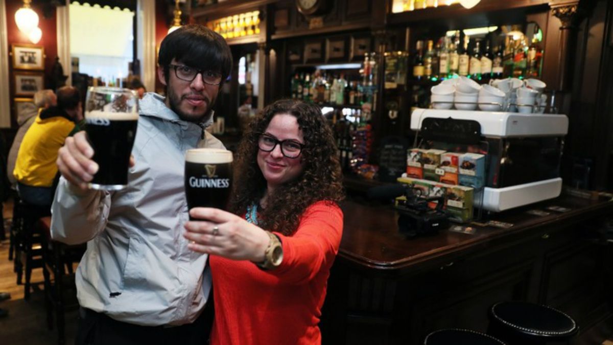 Bares irlandeses abren por primera vez en 90 años en Viernes Santo