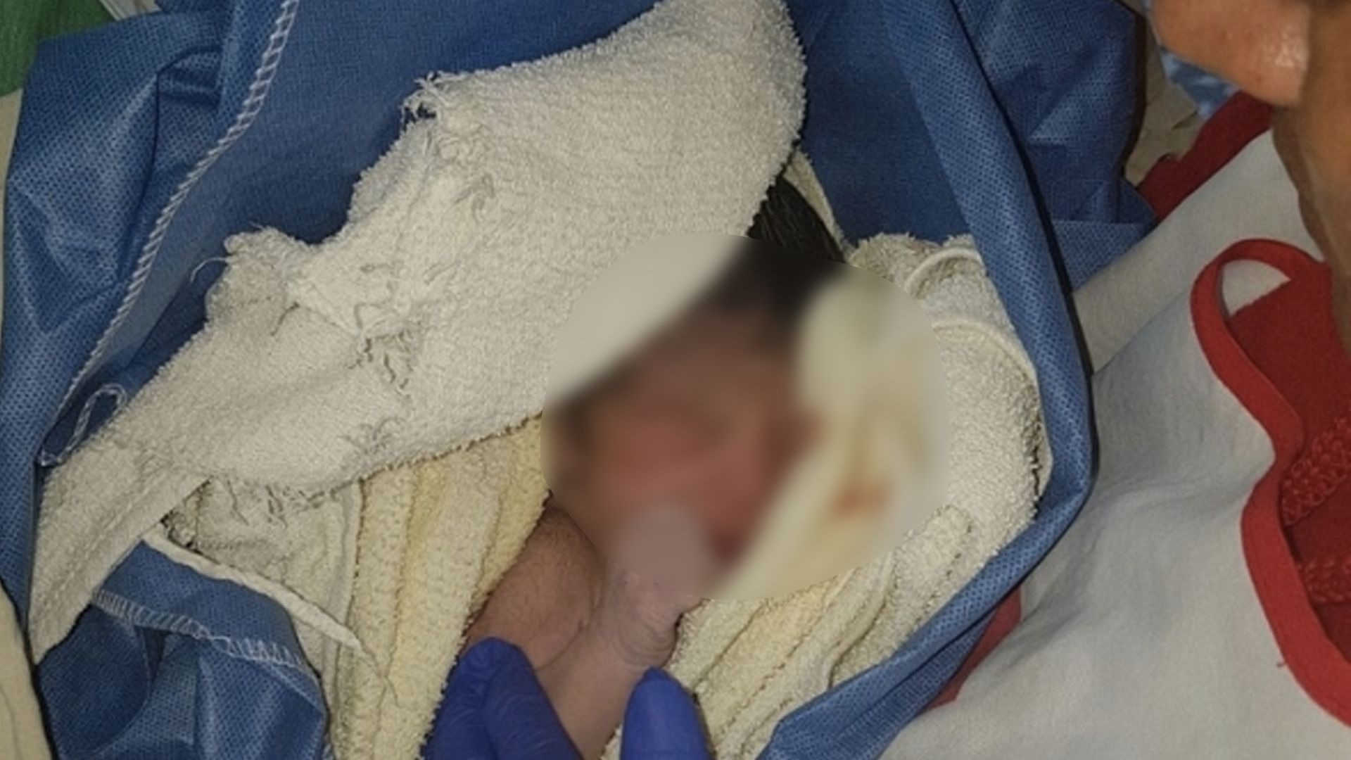 Joven da a luz en baños públicos en Tlaxcala