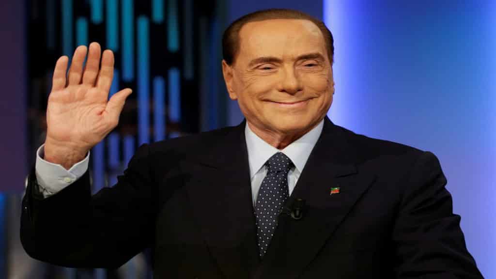 Inician elecciones en Italia con coalición de Berlusconi como favorita