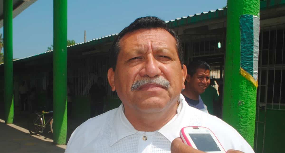 PRD nombra candidato a alcalde separado del cargo