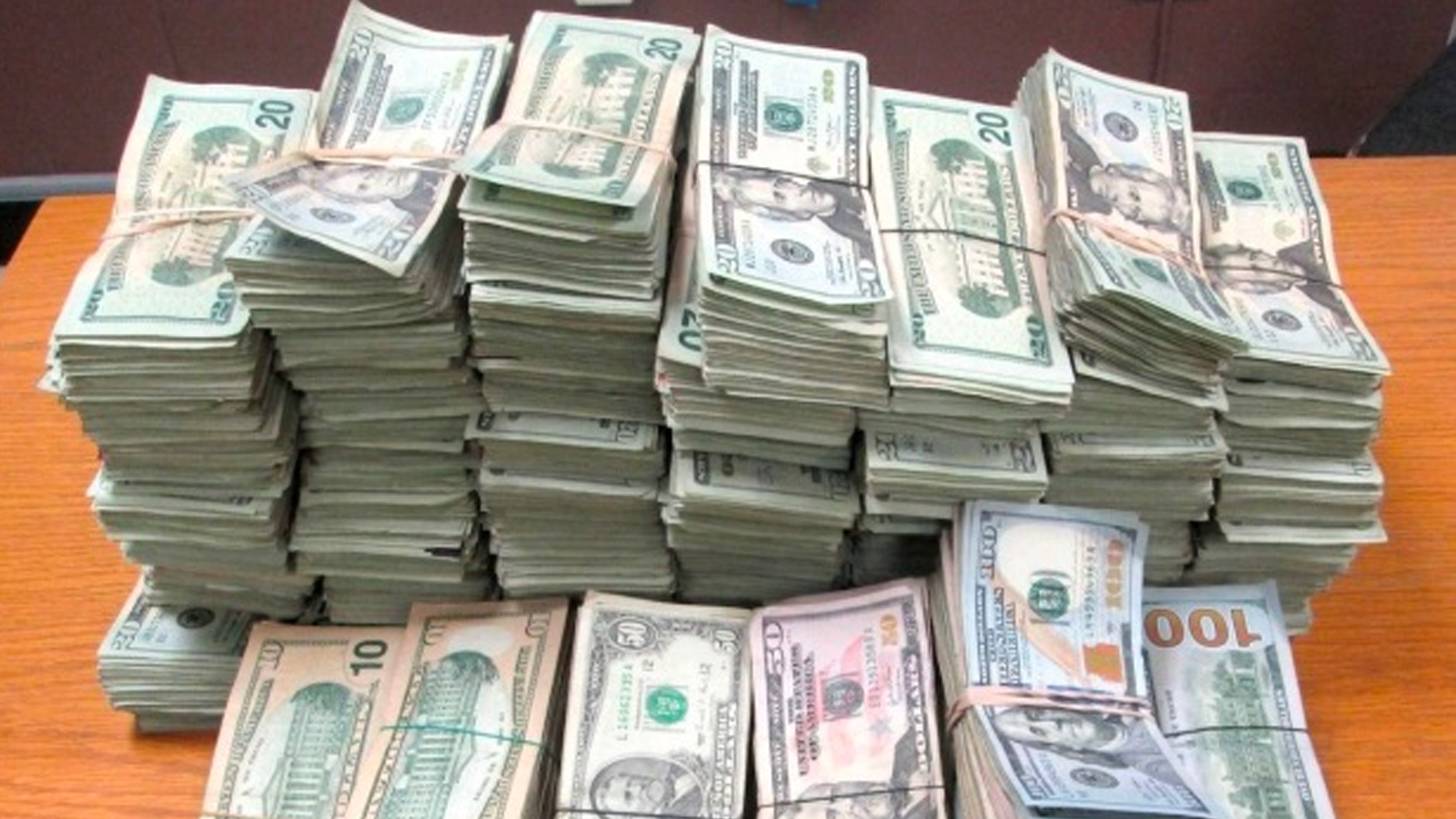 Decomisan 10 mdd en el aeropuerto de Tijuana