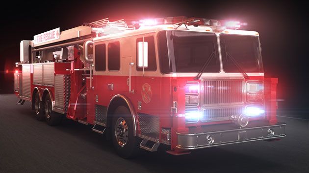 Camión de bomberos se estrella contra una montaña