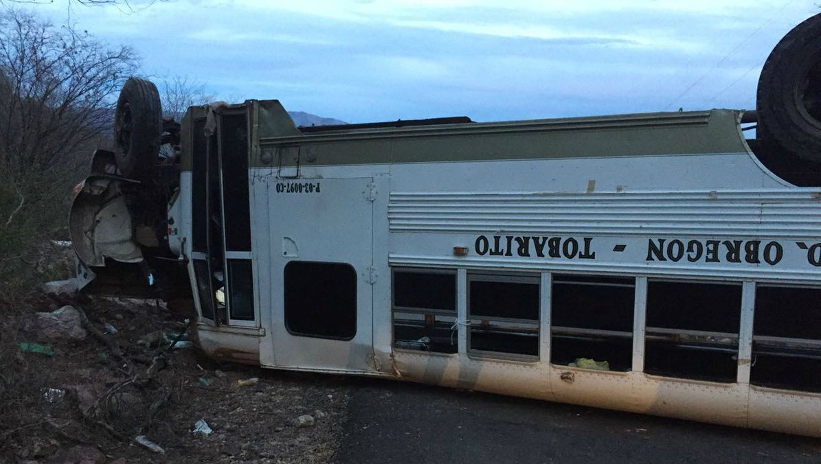 Vuelca camión de misioneros en Sonora. Muere uno
