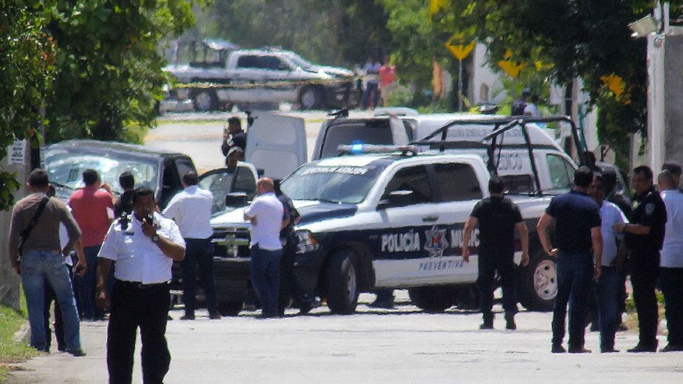 Ejecutan a dos en Cancún