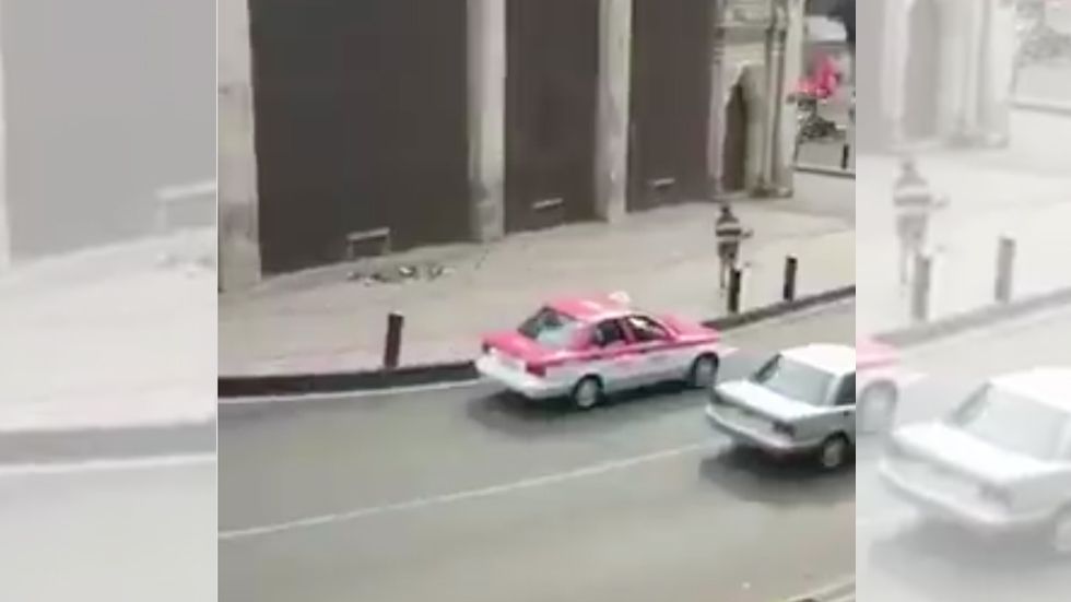 #Video Sujetos capturan palomas cerca del Metro Salto del Agua