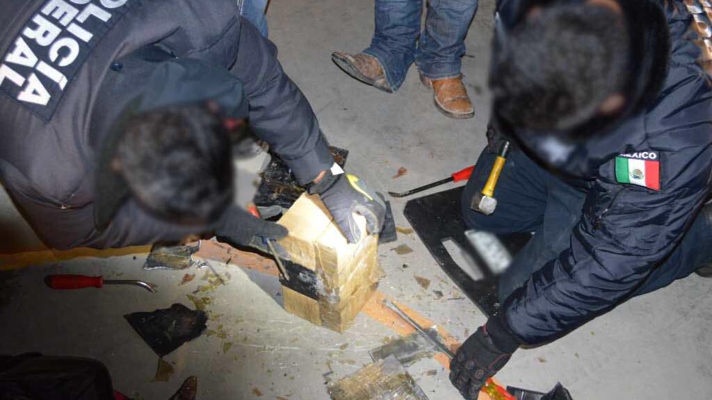 Hallan heroína oculta en batería de auto en carretera de SLP