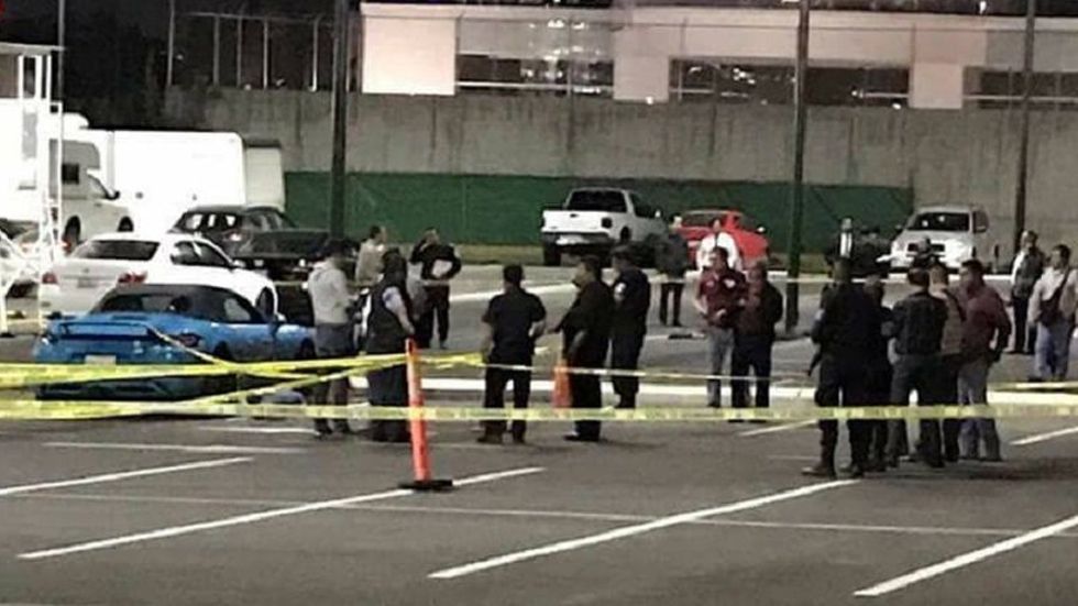 Conductor de Porsche mata a presunto asaltante en Cholula
