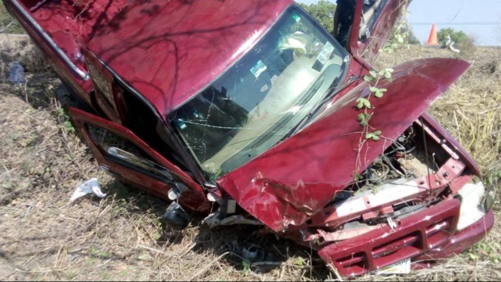 Volcadura de camioneta deja 7 heridos en la Acapulco-Pinotepa