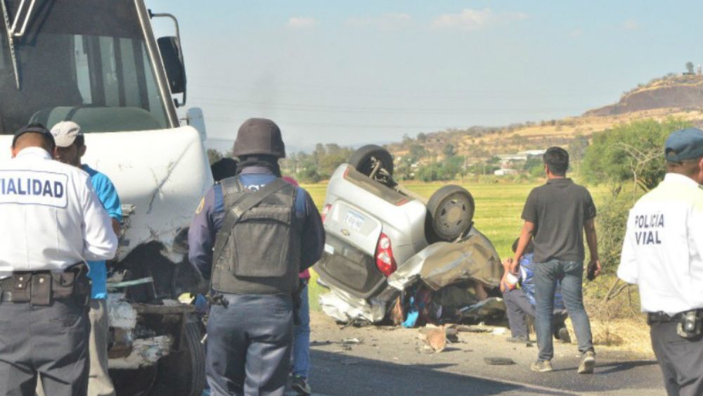 Mueren cuatro en accidente carretero en Guanajuato