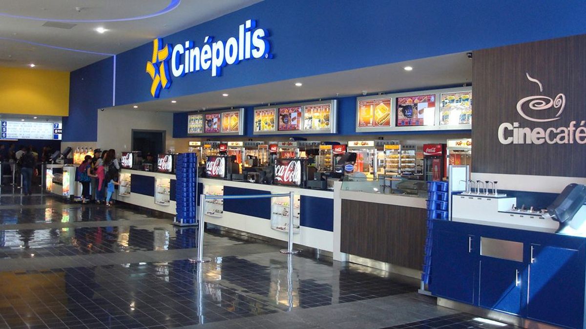 Evacuan cine de Monterrey por falsa alarma de incendio